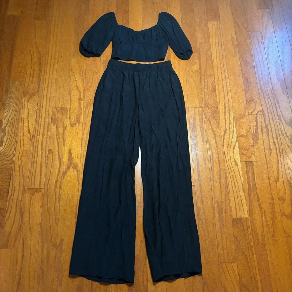 Abercrombie and Fitch black cropped top and pant set size S - Picture 3 of 8